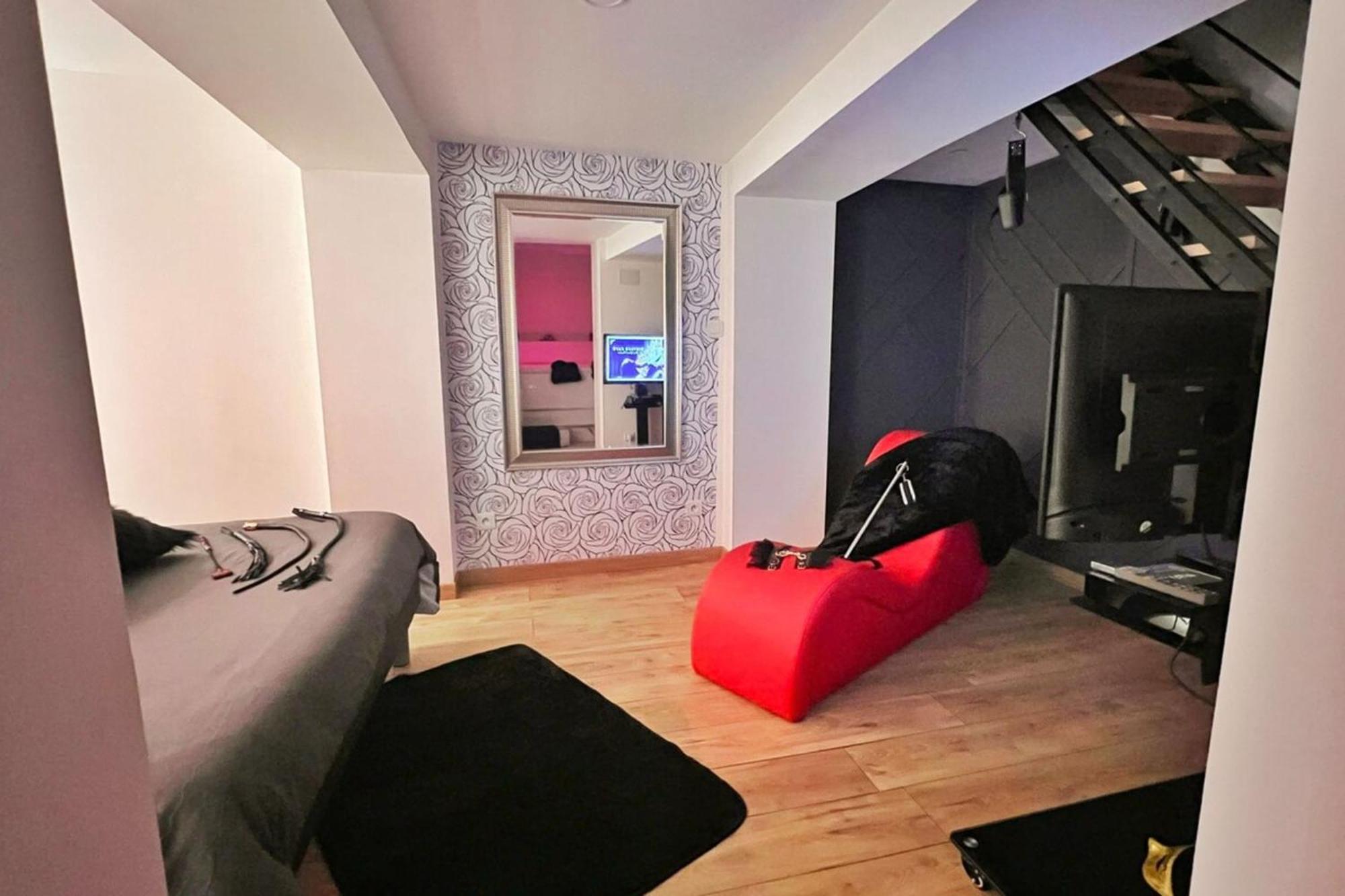 Dark Room Perpignan Aux 50 Nuances Jacuzzi Prive Villeneuve-de-la-Raho Exterior foto