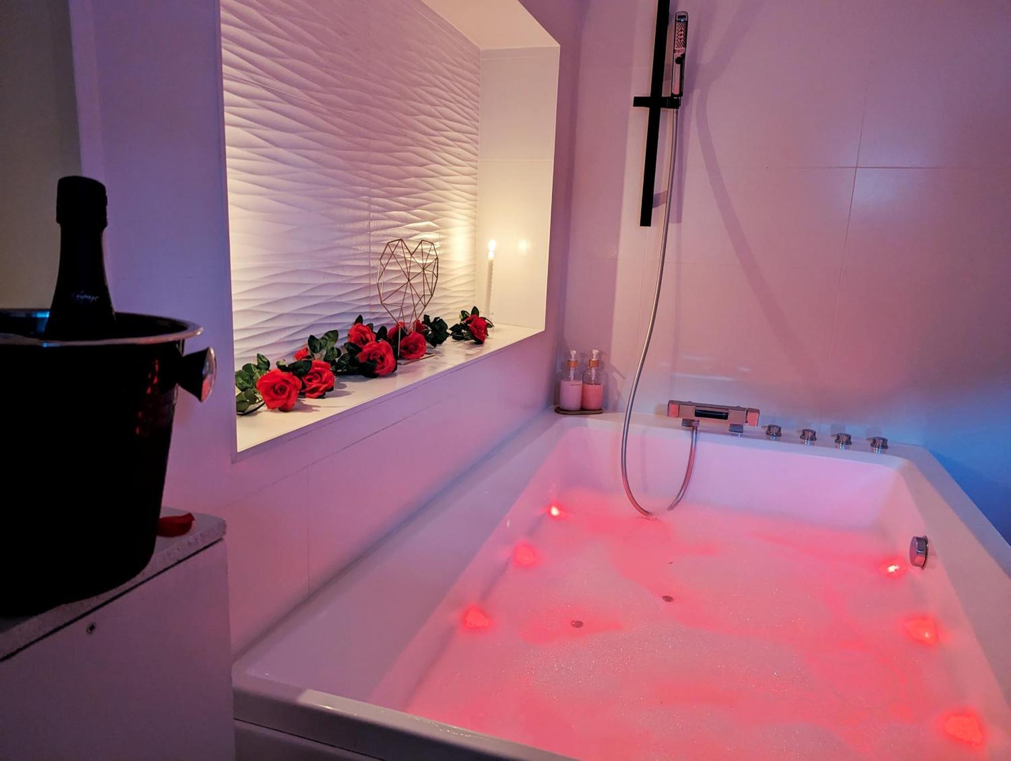 Dark Room Perpignan Aux 50 Nuances Jacuzzi Prive Villeneuve-de-la-Raho Exterior foto